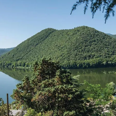 Two-bedroom Holiday In Piediluco